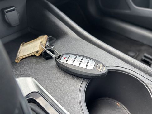 Used 2025 Nissan Altima 2.5 SV FWD image 21