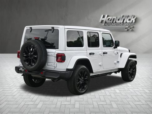 Used 2025 Jeep Wrangler Unlimited Sahara w/ Safety Group AWD/4WD image 10