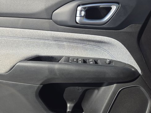 Used 2023 Jeep Compass Sport image 26