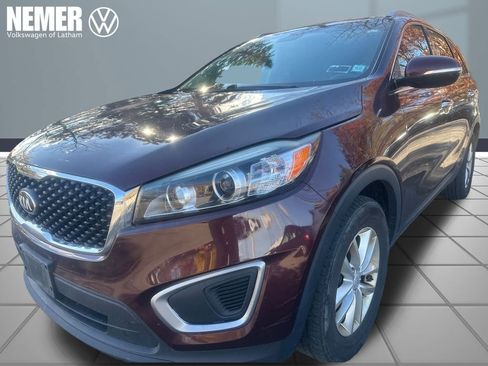 Used 2017 Kia Sorento LX image 1