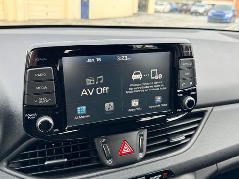 Used 2018 Hyundai Elantra GT image 23