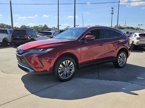 Used 2023 Toyota Venza Limited image 3