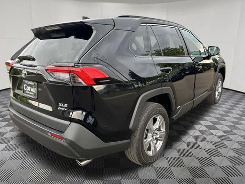 Used 2025 Toyota RAV4 XLE AWD/4WD image 8
