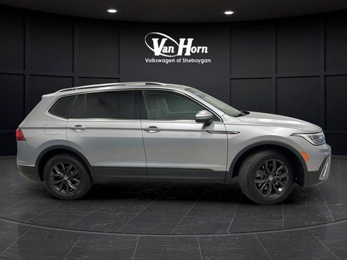 Used 2024 Volkswagen Tiguan SE AWD/4WD image 8