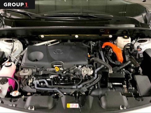 Used 2023 Toyota Venza XLE image 32