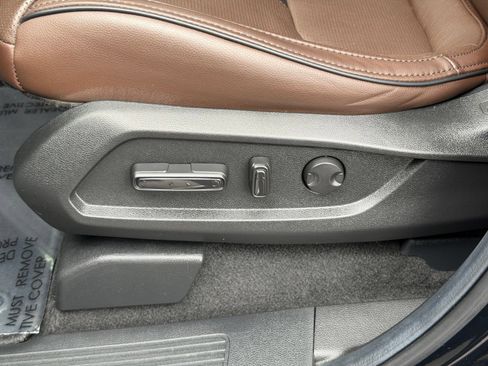 Used 2025 Honda Pilot Elite image 15