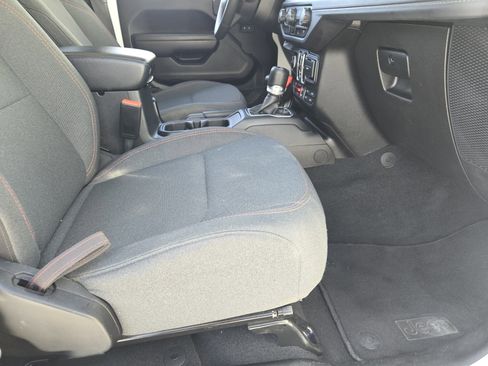 Used 2024 Jeep Wrangler Unlimited Rubicon image 17