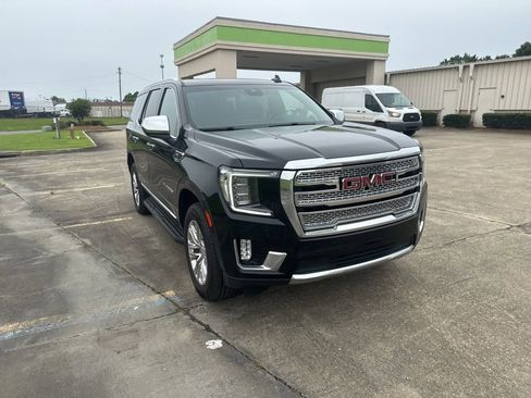 Used 2023 GMC Yukon SLT AWD/4WD image 1