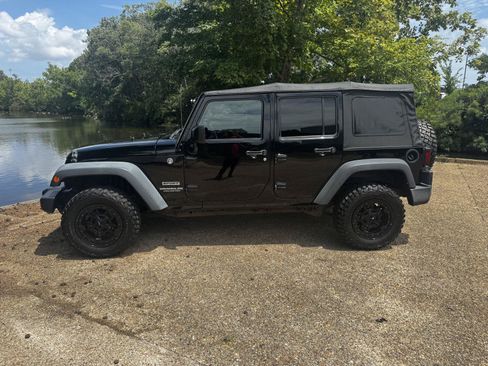 Used 2017 Jeep Wrangler Unlimited Sport AWD/4WD image 10