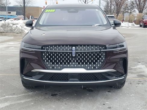 Certified 2025 Lincoln Nautilus Premier image 2