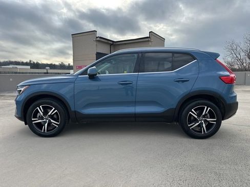 Certified 2025 Volvo XC40 B5 Core image 5