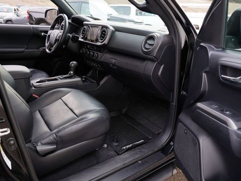 Used 2019 Toyota Tacoma TRD Off-Road image 30