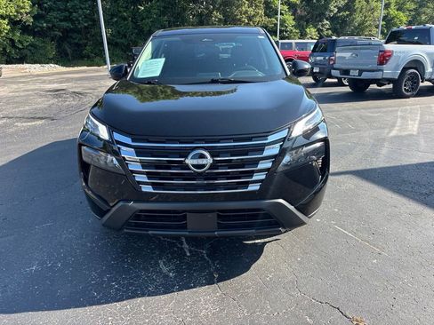 Used 2025 Nissan Rogue SV FWD image 2
