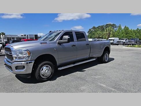 Used 2024 RAM 3500 Tradesman w/ Chrome Appearance Group AWD/4WD image 38