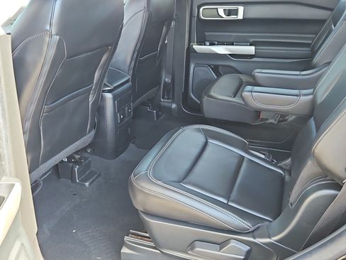 Used 2023 Ford Explorer XLT w/ Equipment Group 202A RWD image 24