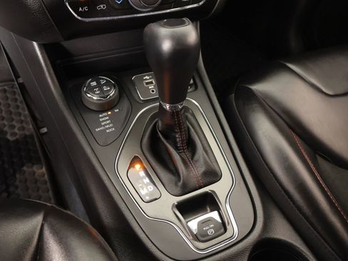 Used 2020 Jeep Cherokee Trailhawk w/ Cold Weather Group image 9