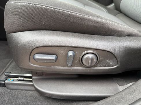 Used 2025 Chevrolet Blazer LT image 11