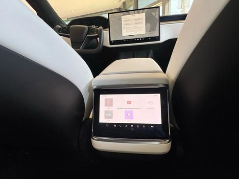 Used 2022 Tesla Model S image 21