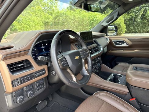 Used 2023 Chevrolet Suburban High Country w/ Advanced Technology Package RWD image 24