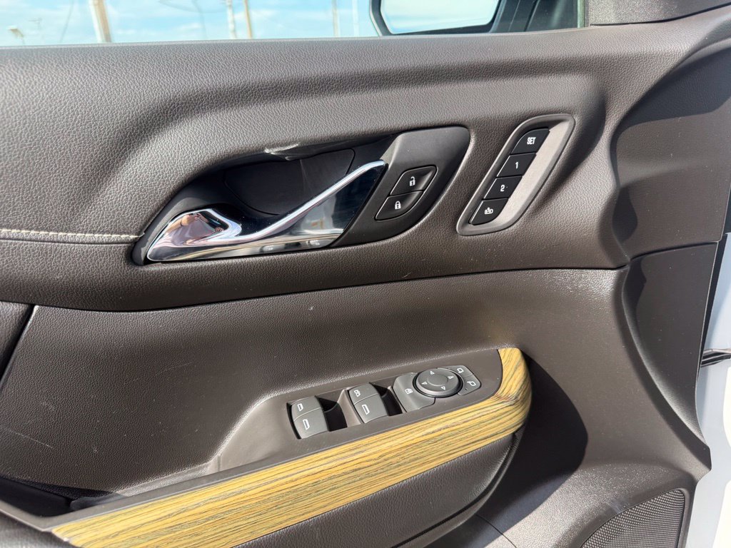 Used 2019 GMC Acadia Denali w/ Technology Package AWD/4WD image 28