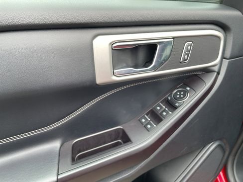 Used 2020 Ford Explorer XLT w/ Equipment Group 202A image 10