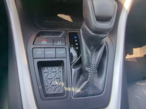 Used 2022 Toyota RAV4 XLE w/ Convenience Package FWD image 18