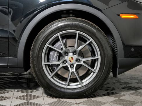 Certified 2024 Porsche Cayenne AWD/4WD image 16