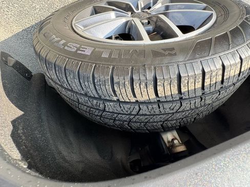 Used 2019 Jeep Grand Cherokee Limited image 17