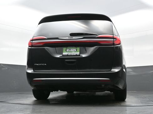Used 2022 Chrysler Pacifica Touring-L FWD image 32