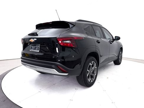 Used 2025 Chevrolet Trax LT w/ LT Convenience Package FWD image 15