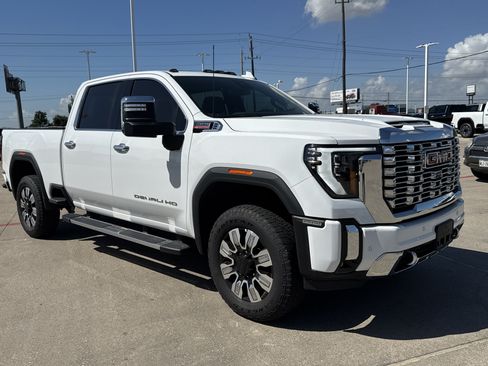 Used 2025 GMC Sierra 2500 Denali AWD/4WD image 16