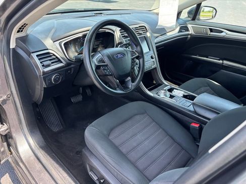 Used 2020 Ford Fusion SE FWD image 8
