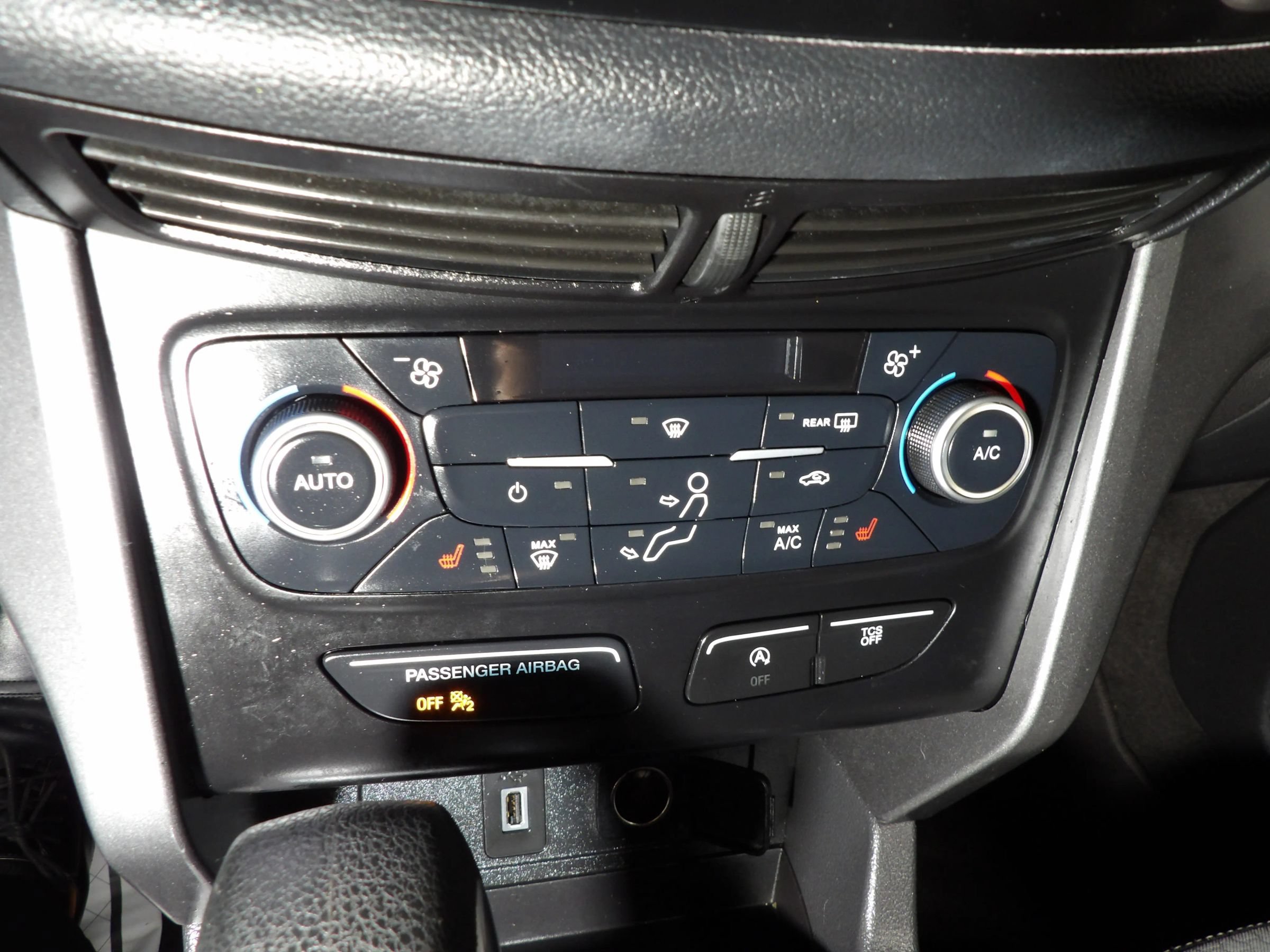 Used 2018 Ford Escape SE FWD image 13
