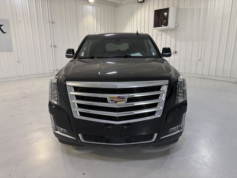 Used 2019 Cadillac Escalade ESV Premium Luxury image 8