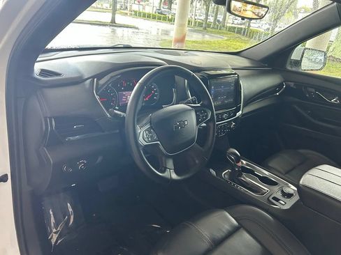 Used 2023 Chevrolet Traverse RS FWD image 7
