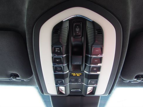 Used 2016 Porsche Cayenne GTS AWD/4WD image 25