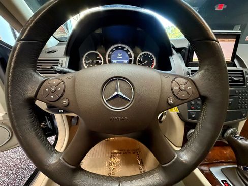 Used 2009 Mercedes-Benz C 300 4MATIC Sedan image 18