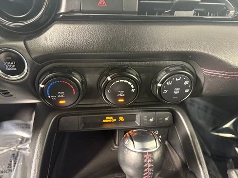 Used 2018 MAZDA MX-5 Miata Club image 19