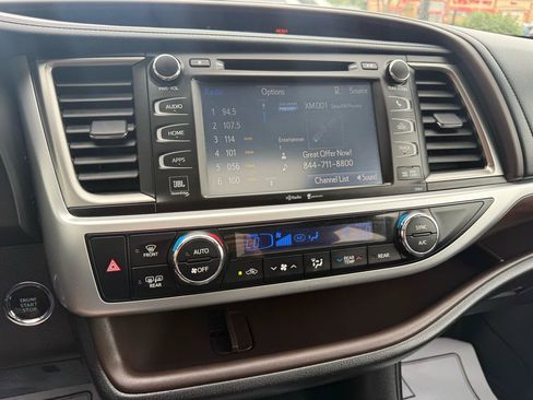 Used 2015 Toyota Highlander Limited AWD/4WD image 25
