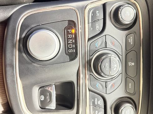 Used 2015 Chrysler 200 C w/ Navigation & Sound Group I image 17