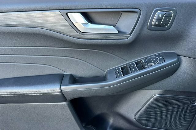 Certified 2023 Ford Escape Platinum FWD image 11