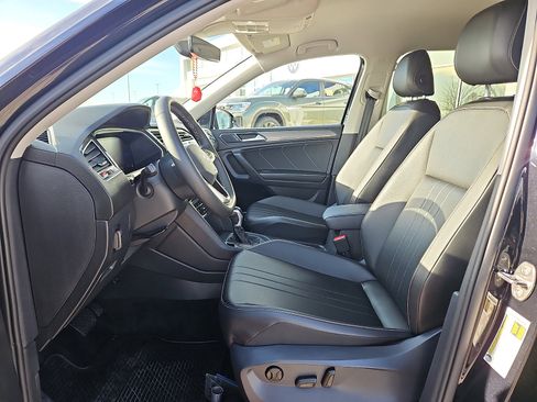 Used 2022 Volkswagen Tiguan SE image 12