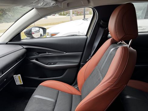 New 2025 MAZDA CX-30 Carbon image 24