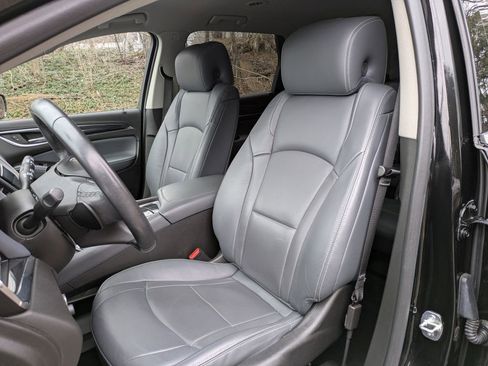 Used 2020 Buick Enclave Essence w/ Sport Touring Edition image 12