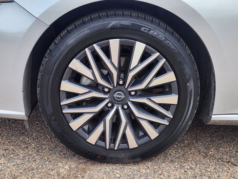 Used 2024 Nissan Altima 2.5 SV image 7