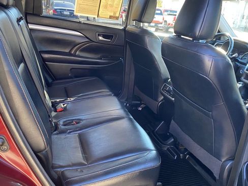Used 2018 Toyota Highlander XLE image 18