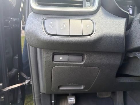 Used 2019 Kia Sorento FWD V6 image 10