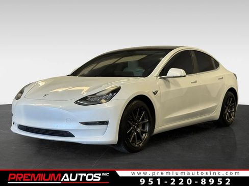 Used 2020 Tesla Model 3 Standard Range image 1