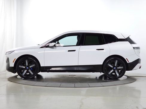Used 2024 BMW iX xDrive50 w/ Sport Package AWD/4WD image 4