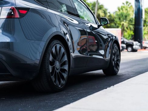 Used 2022 Tesla Model Y Performance AWD/4WD image 10